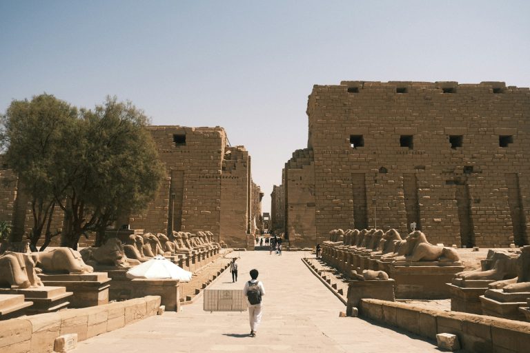 Handling Local Customs and Etiquette Challenges in Luxor